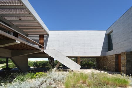 LA SECRETA HOUSE